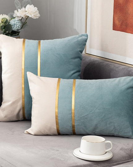 Poszewka na poduszkę dekoracyjna ze złotym elementem