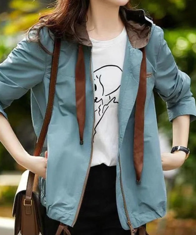 Damska kurtka przejściowa z brązowymi wstążkami