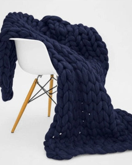 Pleciony koc sweterkowy ręcznie dziergany