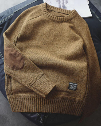 Męski sweter z dekoltem w łódkę i łatkami na rękawach