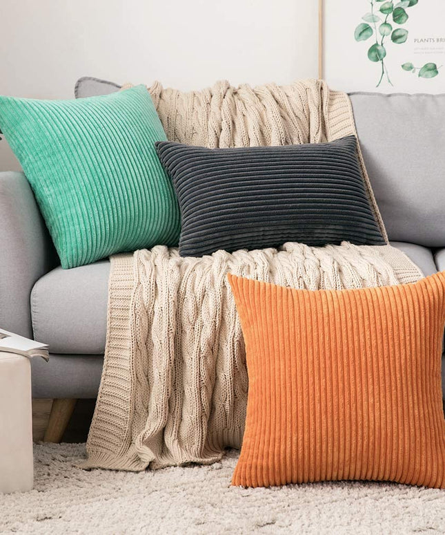 Poszewka na poduszkę prążkowana w jednolitych kolorach