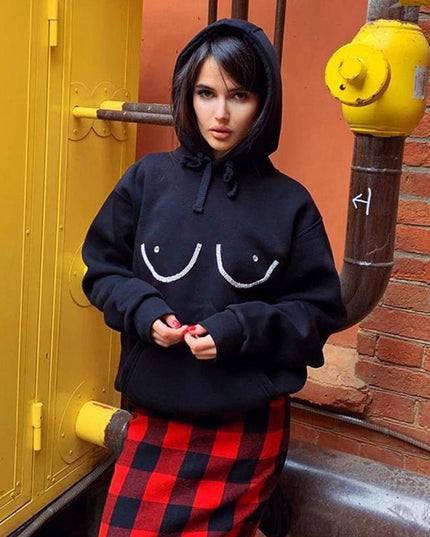 Damska bluza z kapturem i nadrukiem