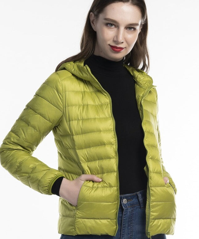 Damska kurtka przejściowa pikowana z kapturem w letnich kolorach