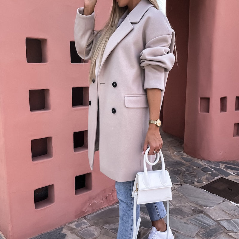 Damski płaszcz dwurzędowy długi z klapami