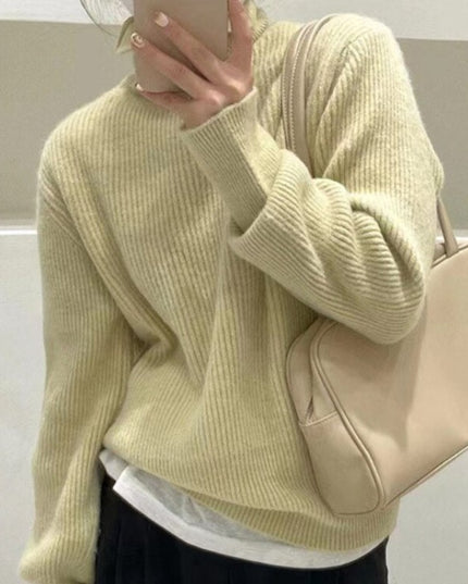 Damski sweter typu golf o kroju oversize