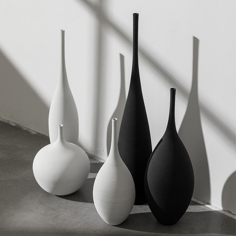 Wazon ceramiczny minimalistyczny ze zwężoną górą