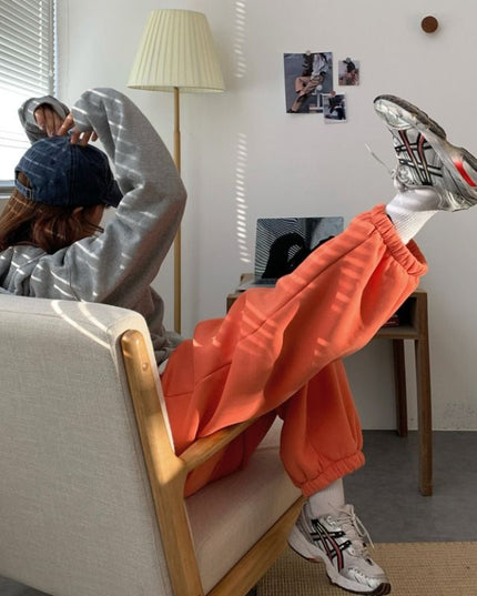 Damskie spodnie dresowe o standardowym kroju