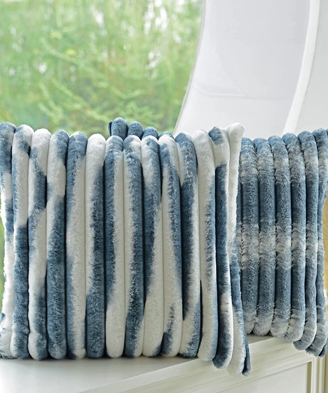 Poszewka na poduszkę pluszowa z ciekawym wzorem