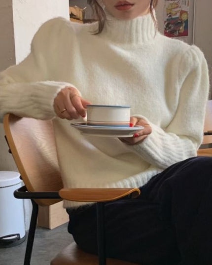 Damski sweter z golfem o prostym kroju