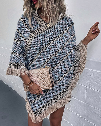 Damski sweter dziergany typu ponczo z frędzlami