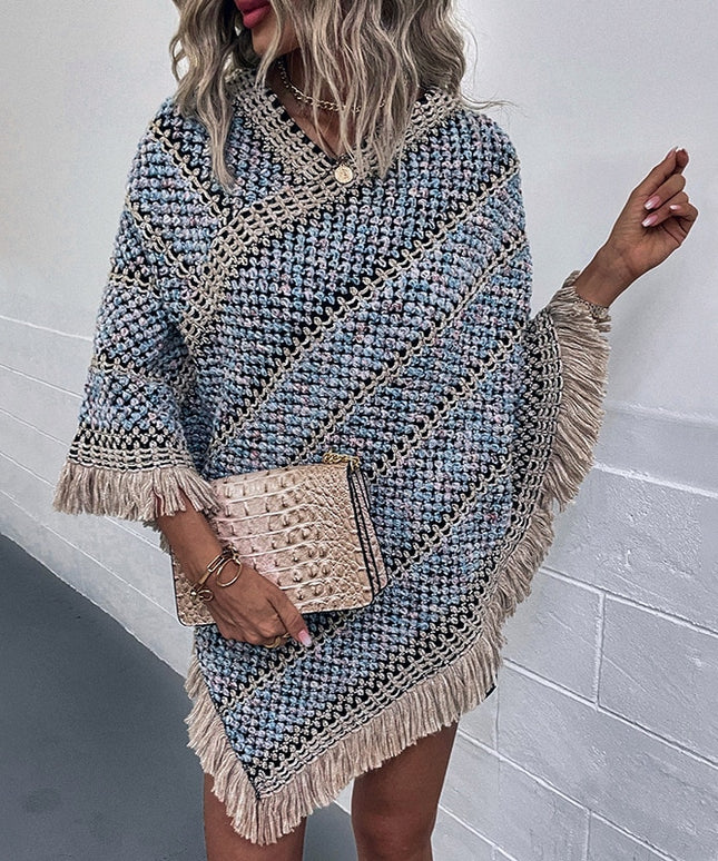 Damski sweter dziergany typu ponczo z frędzlami