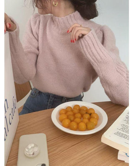 Damski sweter z golfem o prostym kroju