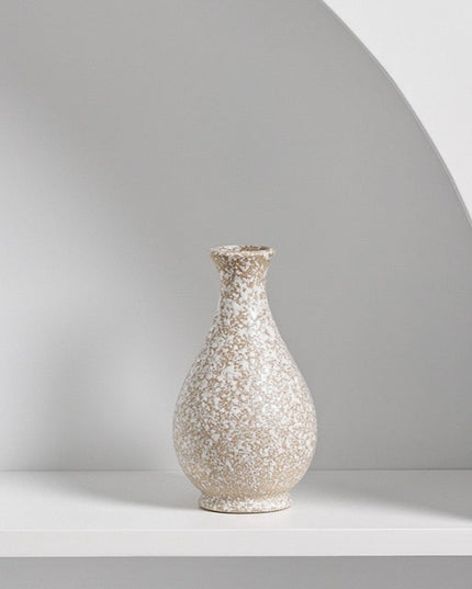 Wazon o chropowatym złotym wykończeniu