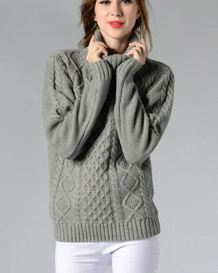 Damski sweter dziergany z golfem o prostym kroju