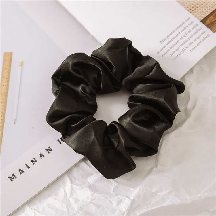 Gumka do włosów scrunchie czarna - Akcesoria do stylizacji włosów
