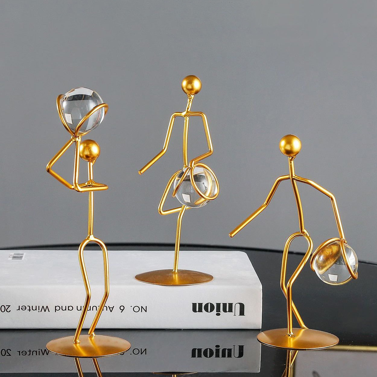 Figurka dekoracyjna ludzik złoty wysokość 19-25 cm