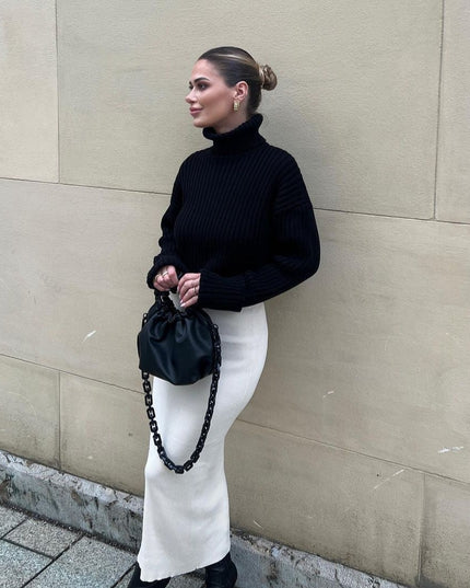 Damski sweter typu golf długości crop top