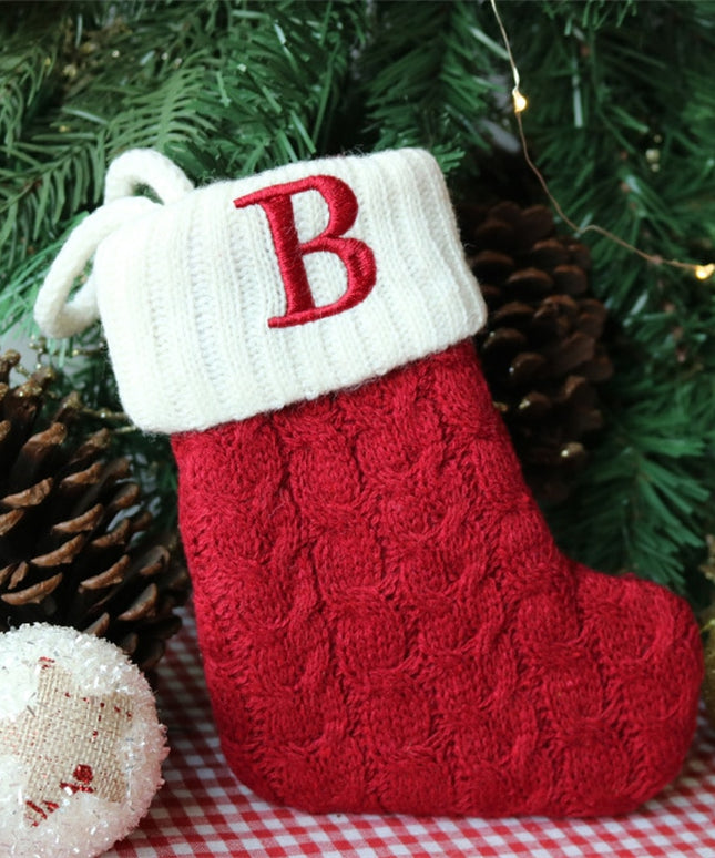 Świąteczna ozdoba wisząca w postaci skarpety z literą B