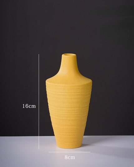 Wazon ceramiczny w żółtym kolorze