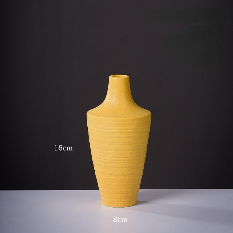Wazon ceramiczny w żółtym kolorze
