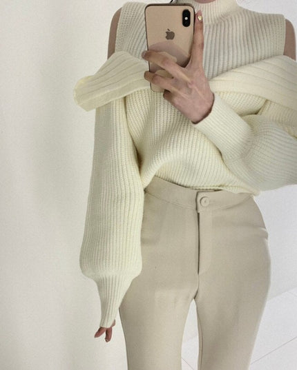 Damski sweter z golfem i odkrytymi ramionami