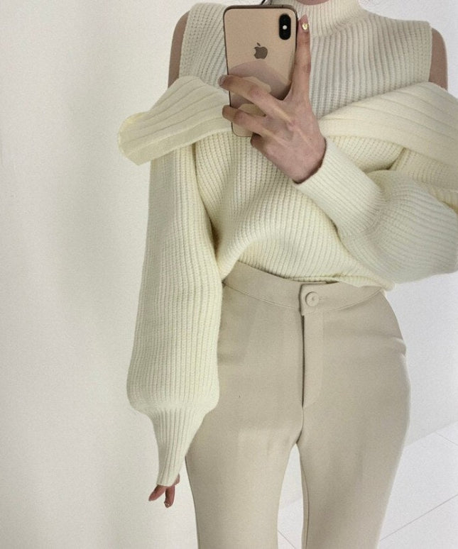 Damski sweter z golfem i odkrytymi ramionami