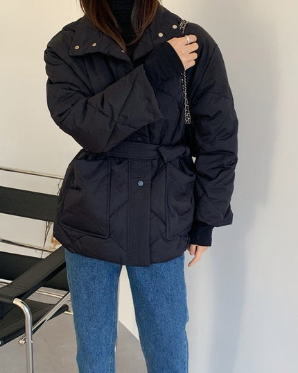 Damska kurtka zimowa wiązana w talii