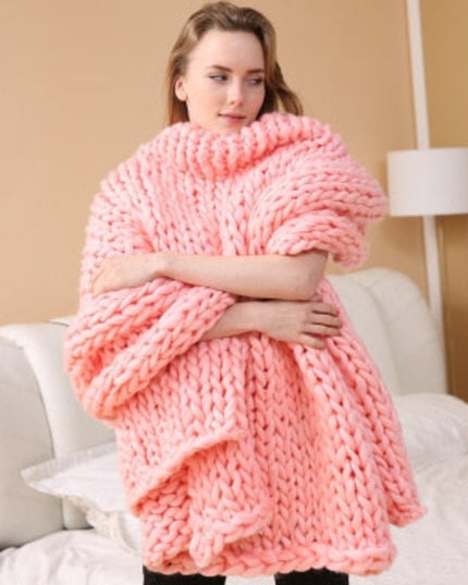 Pleciony koc sweterkowy ręcznie dziergany