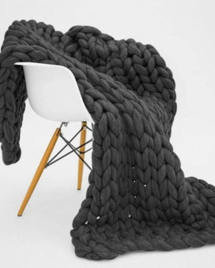 Pleciony koc sweterkowy ręcznie dziergany