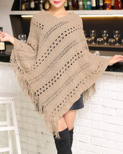 Damski sweter typu ponczo ażurowy z frędzlami