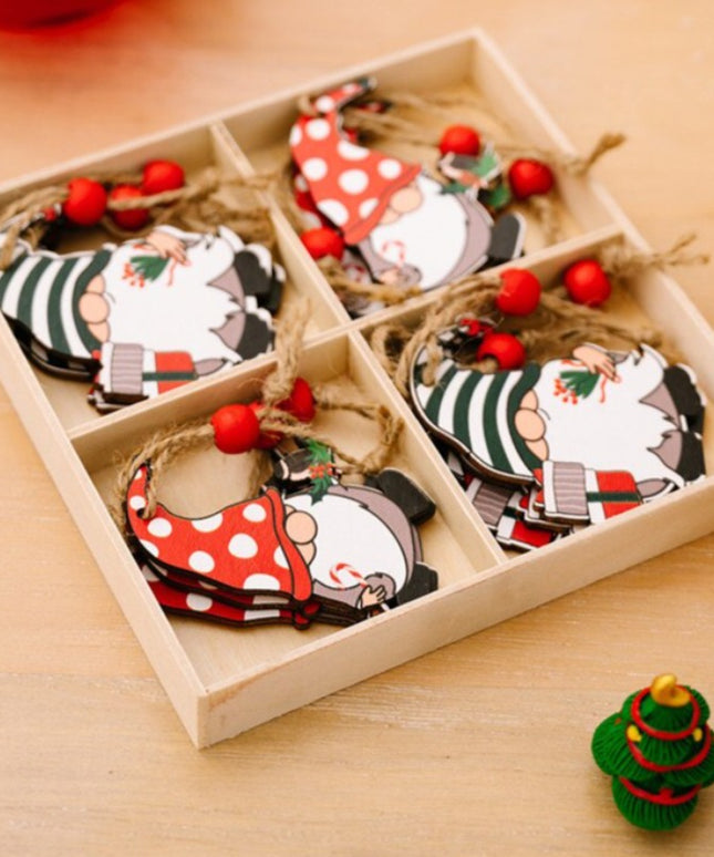 Świąteczne ozdoby wiszące w kształcie skrzatów we wzorzystych czapkach