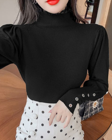 Damski sweter z golfem wykończonym falbanką i guzikami