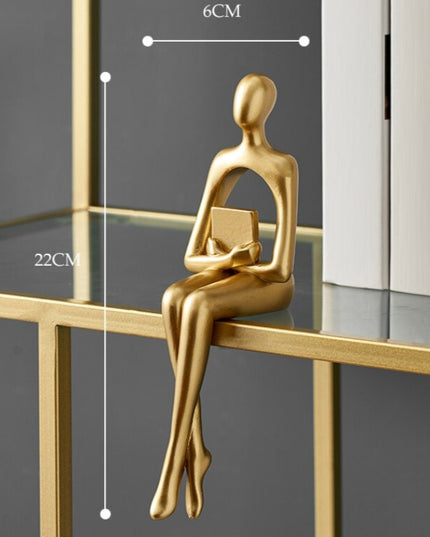 Figurka dekoracyjna postać w złotym kolorze