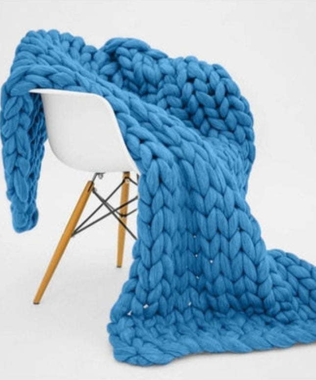 Pleciony koc sweterkowy ręcznie dziergany