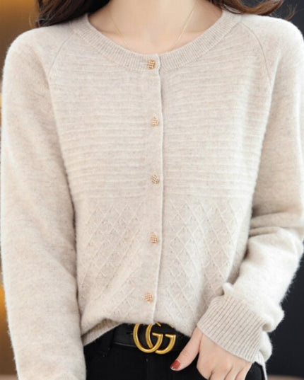 Damski sweter typu kardigan zapinany na guziki