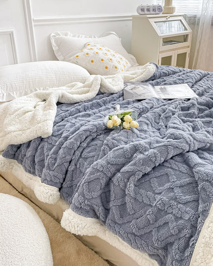 Miękki koc dwustronny ze sweterkowym tłoczeniem