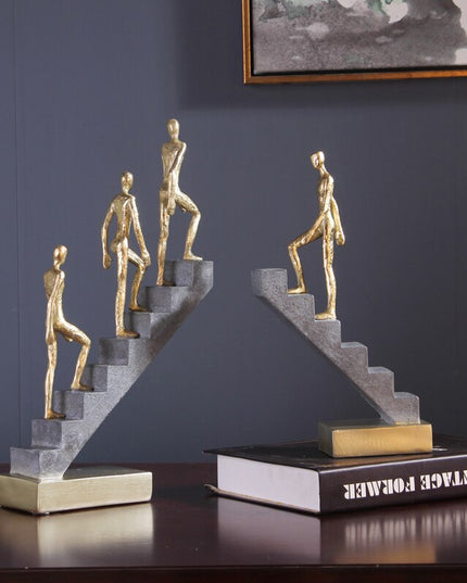 Figurka dekoracyjna schody w złotym kolorze