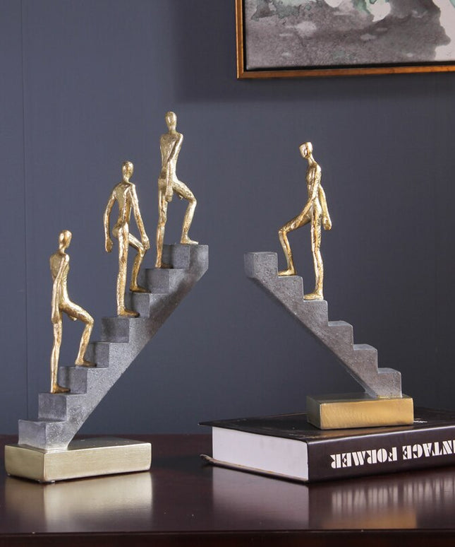 Figurka dekoracyjna schody w złotym kolorze