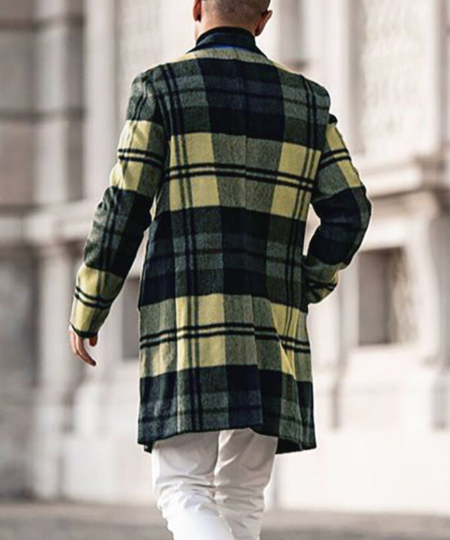 Męski płaszcz w kratkę zapinany na guziki