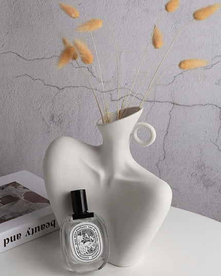 Wazon w kształcie kobiecej sylwetki