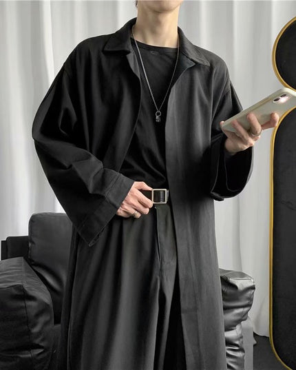 Męski płaszcz z wiązaniem