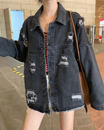 Damska kurtka jeansowa oversize z przetarciami i dziurami