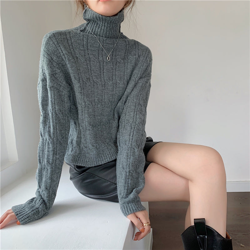 Damski sweter teksturowany z golfem