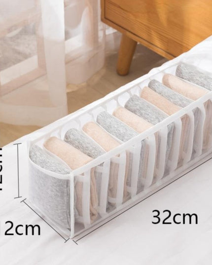 Organizer z przegródkami na ciuchy