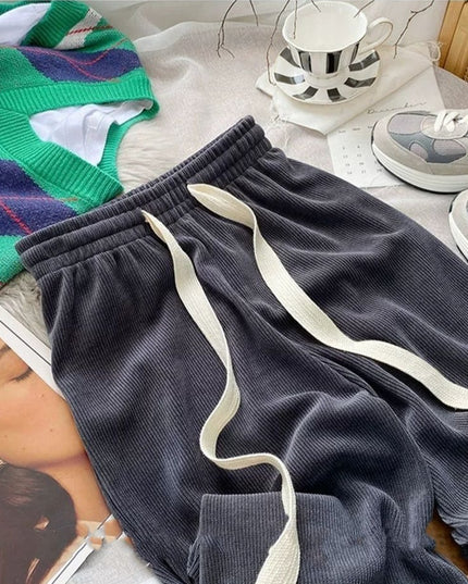 Damskie spodnie dresowe z prostymi nogawkami