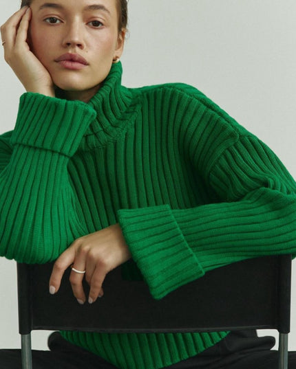 Damski sweter typu golf długości crop top