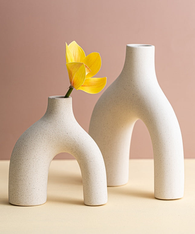 Wazon ceramiczny półkole w kremowym kolorze