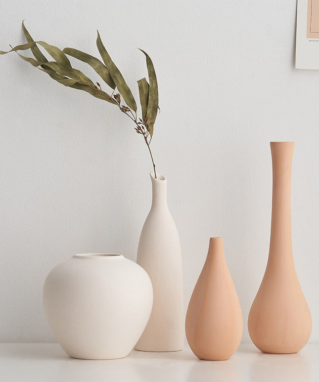 Wazon ceramiczny w jasnych kolorach reguralne kształty