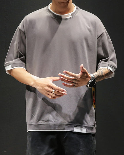 Męski T-shirt oversize z ozdobnymi wstawkami