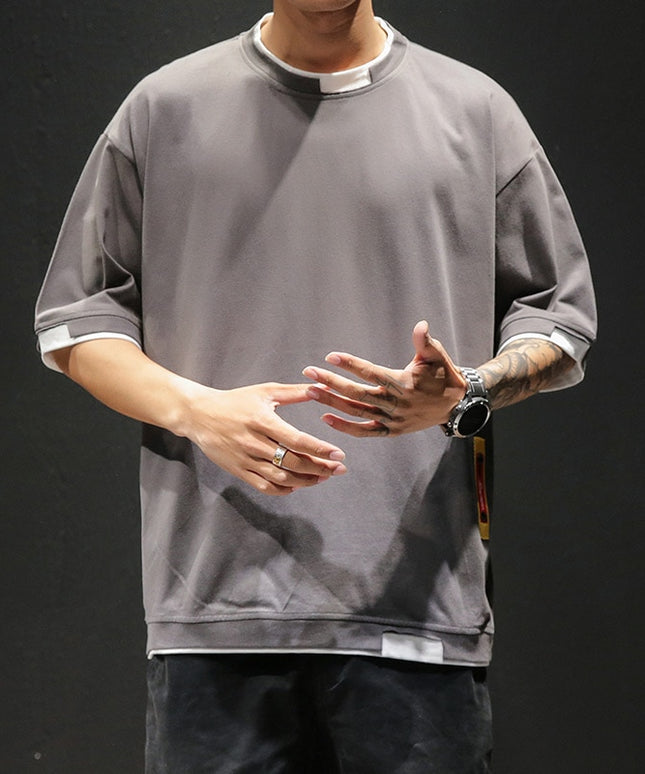 Męski T-shirt oversize z ozdobnymi wstawkami